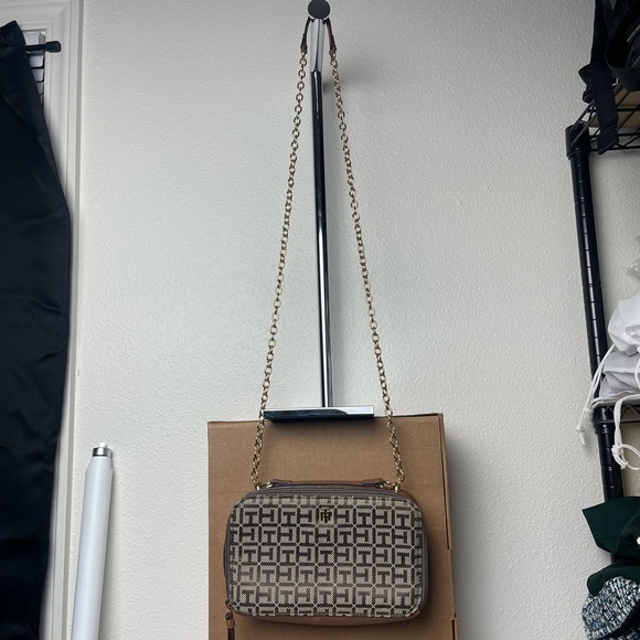 Preloved Tommy Hilfiger Jacquard Monogram Two Way Shoulder Crossbody Camera Bag - Picture 15 of 15